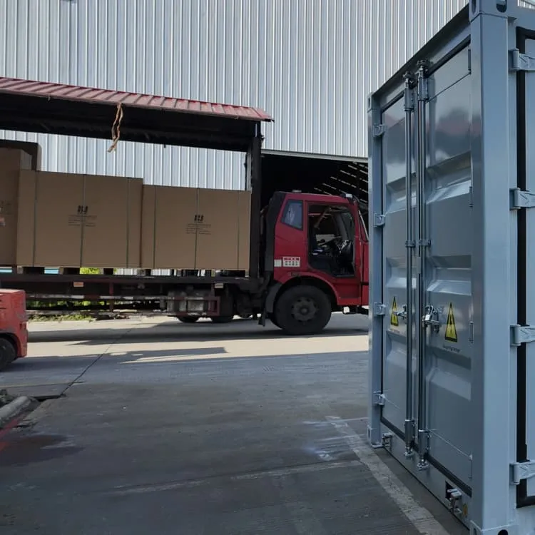 Do solar power stations have energy storage?