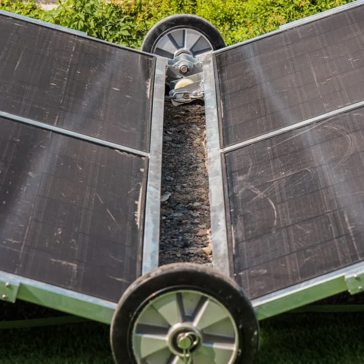 Wall-mounted solar energy storage container