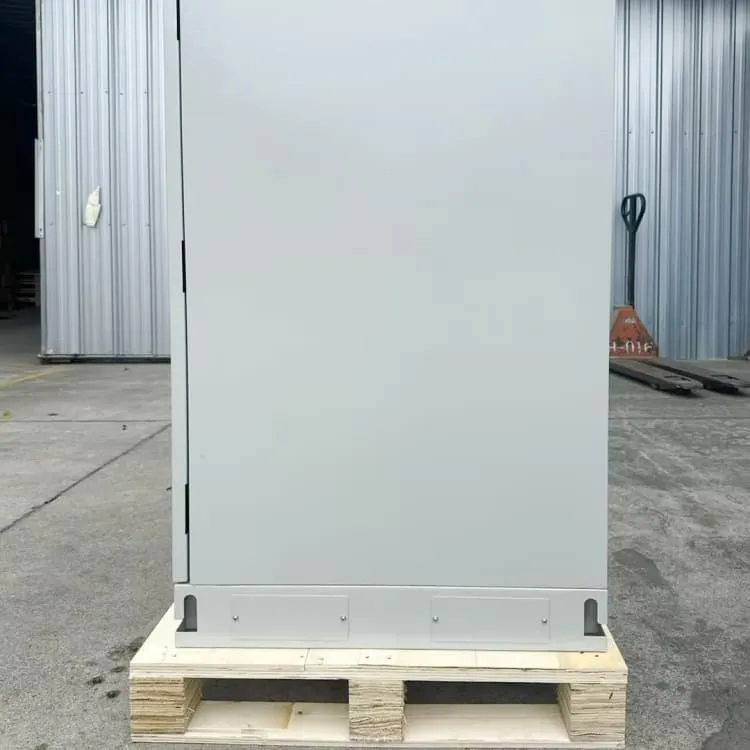 How are lead-acid batteries installed in communication base stations on high-rise buildings?